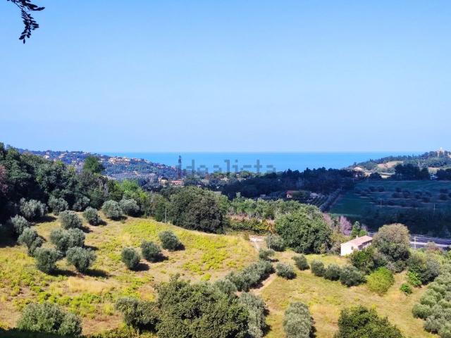 Rustico in vendita a Palombara, Marche
