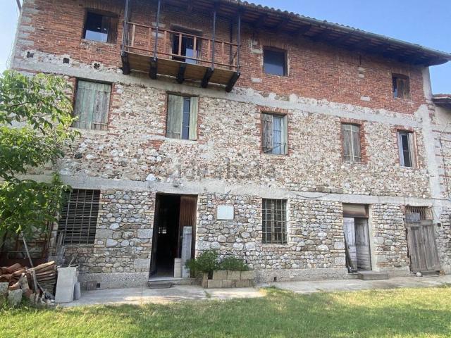 Rustico in vendita a Adegliacco / Dedeà, Tavagnacco / Tavagnà