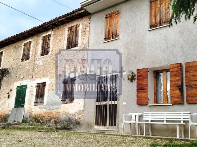 Rustico in vendita a Volpago Del Montello, Veneto