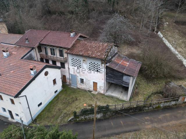 Rustico in vendita a Cucco, Posina