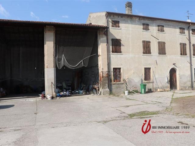 Rustico in vendita a Erbè, Veneto