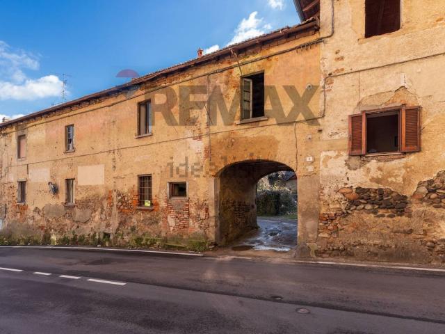 Rustico in vendita a Cairate, Lombardia