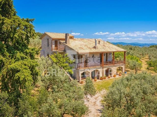 Rustico in vendita a Trevi, Umbria