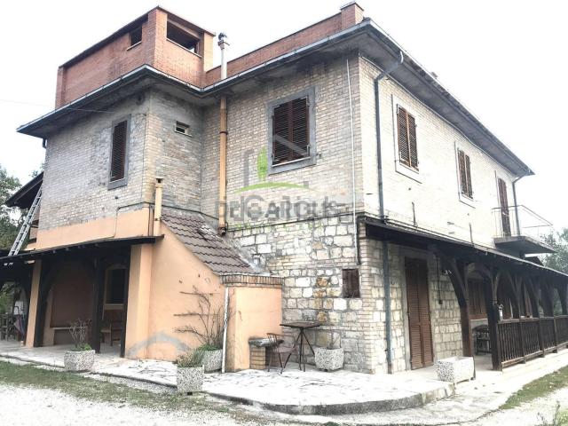Rustico in vendita a Porchiano, Marche