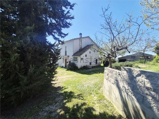 Rustico in vendita a Elice, Abruzzo