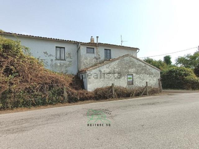 Rustico in vendita a Fiume, Marche