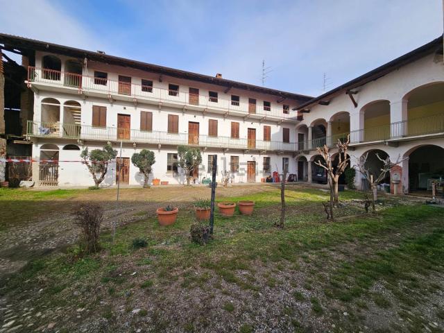 Rustico in vendita a Gaggiolo, Piemonte