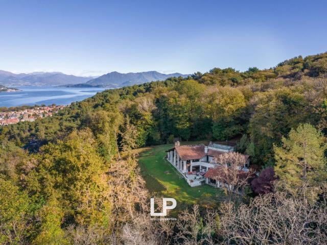 Rustico in vendita a Angera, Lombardia