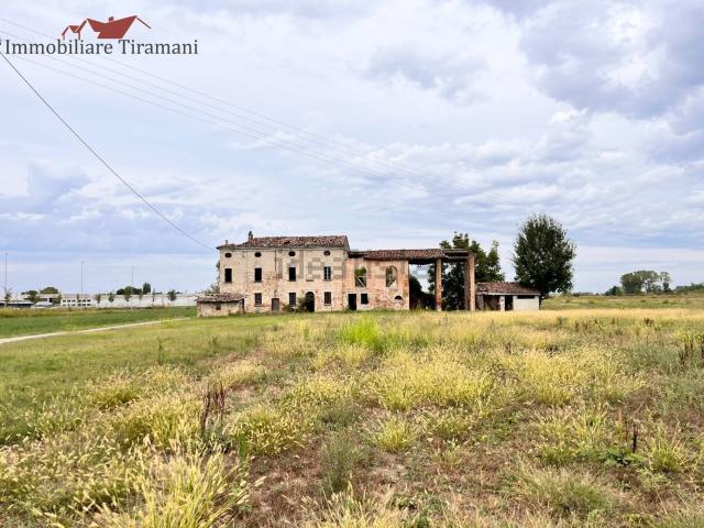 Rustico in vendita a Fiorenzuola d'Arda, Piacenza