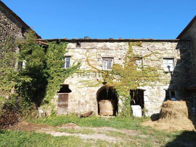 Rustico in vendita a Varese Ligure, Liguria