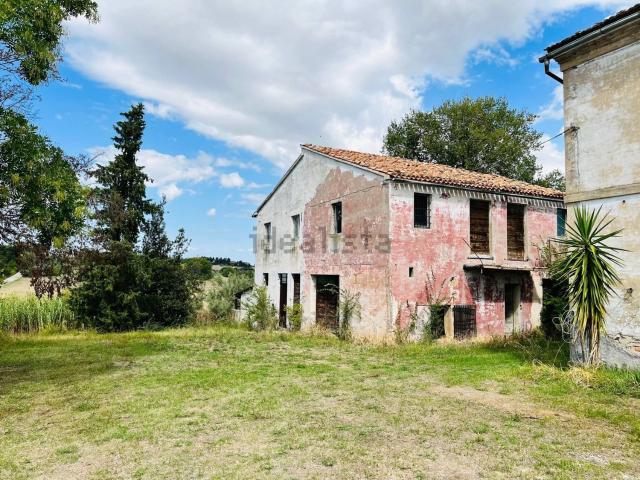 Rustico in vendita a Belvedere Ostrense, Ancona