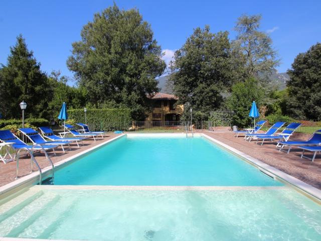 Rustico in vendita a Camaiore, Lucca