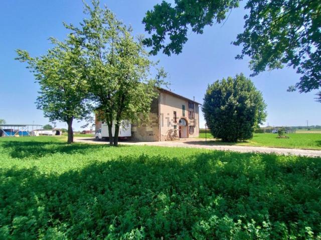 Rustico in vendita a Terra di Mezzo, Re