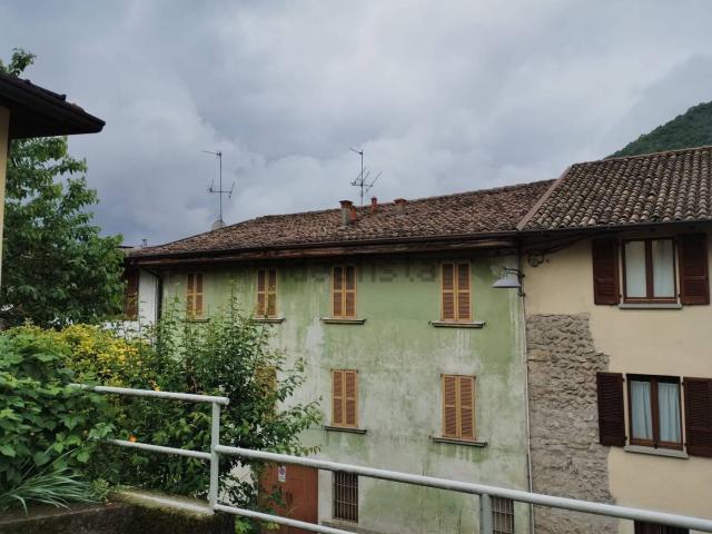 Rustico in vendita a Albino, Lombardia