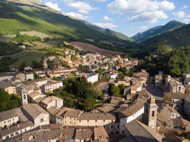 Rustico in vendita a Cantiano, Pesaro e Urbino
