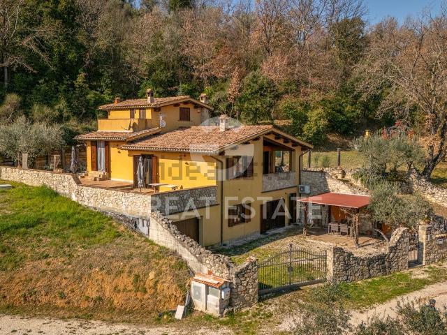 Rustico in vendita a Bettona, Umbria