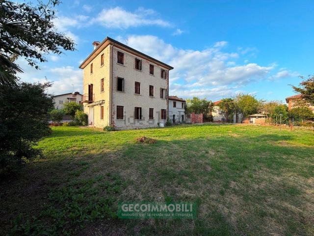 Rustico in vendita a Centro, Montebelluna