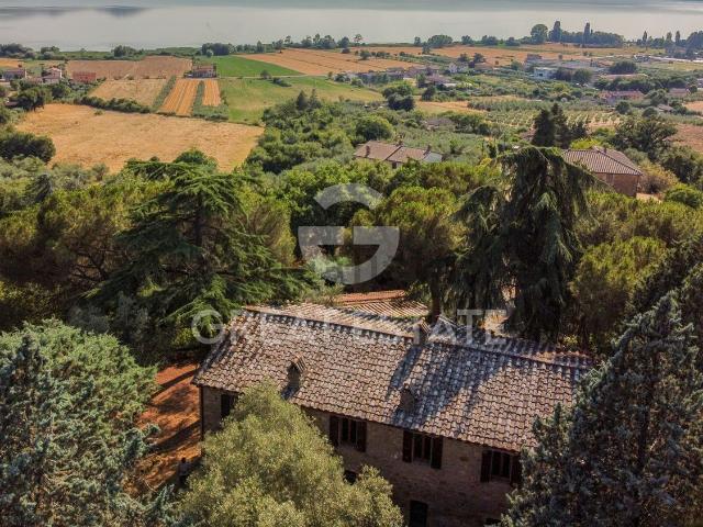 Rustico in vendita a Magione, Umbria