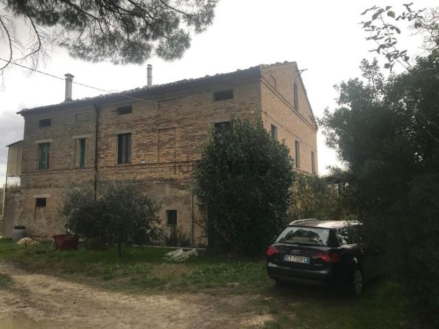 Rustico in vendita a Contrada Chiaravalle, Marche