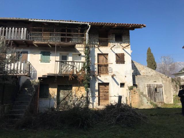 Rustico in vendita a Aviano, Friuli-Venezia Giulia