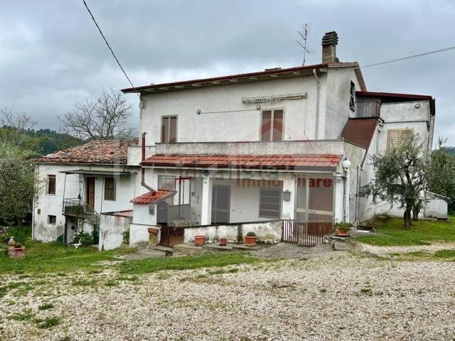 Rustico in vendita a Monteciccardo, Marche