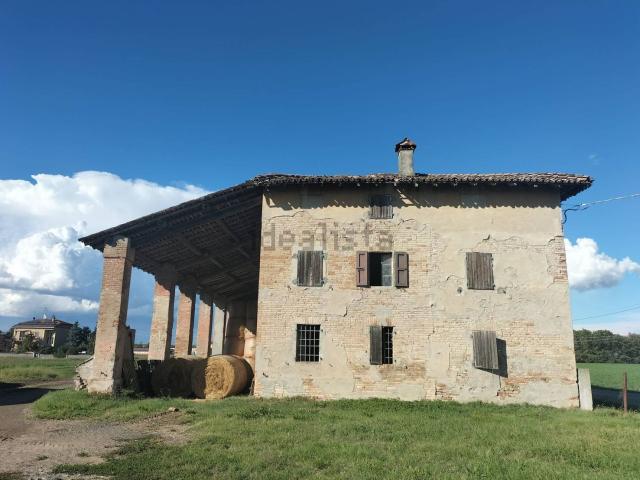 Rustico in vendita a Fidenza, Parma