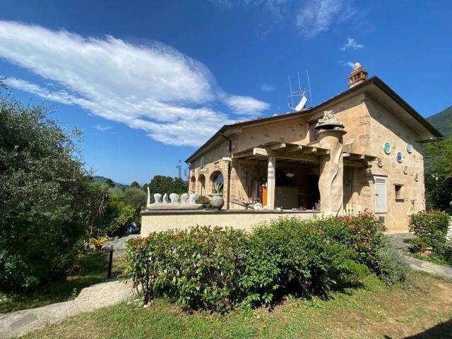 Rustico in vendita a Camaiore, Toscana