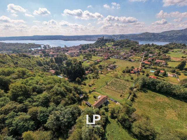 Rustico in vendita a Angera, Lombardia