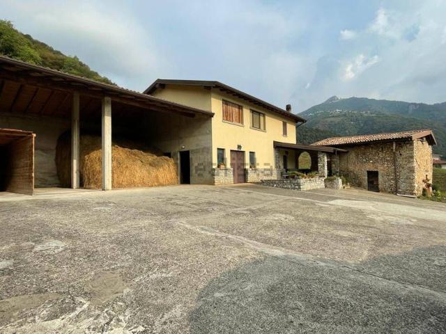 Rustico in vendita a Albino, Lombardia