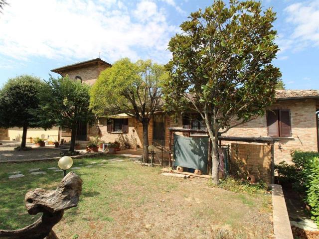 Rustico in vendita a Castelnuovo Berardenga, Siena