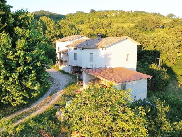 Rustico in vendita a Gubbio, Umbria