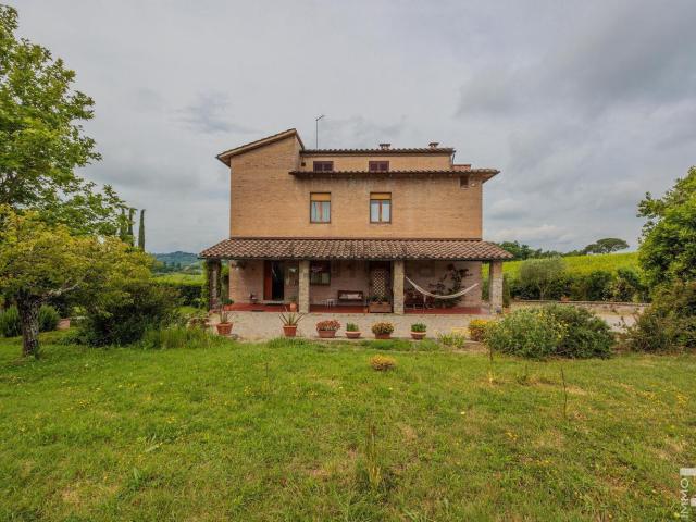 Rustico in vendita a Castelnuovo Berardenga, Toscana