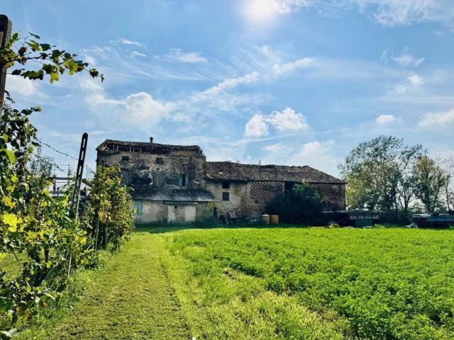 Rustico in vendita a Borghetto, Parma