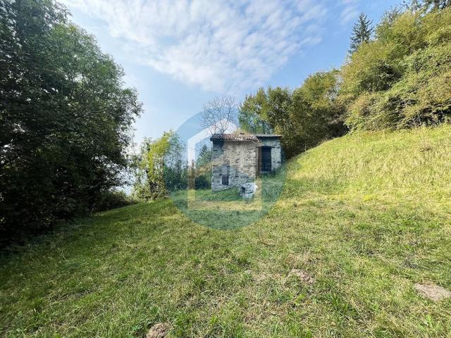 Rustico in vendita a Bossico, Bergamo