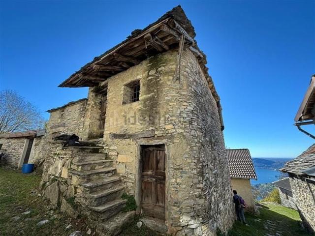 Rustico in vendita a Moltrasio, Lombardia