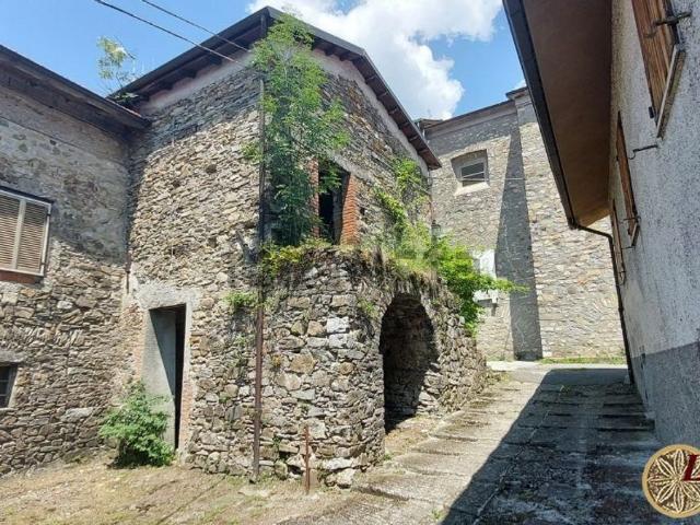 Rustico in vendita a Irola di Sopra, Villafranca in Lunigiana
