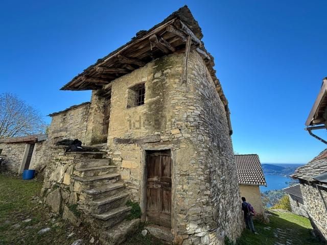Rustico in vendita a Moltrasio, Lombardia