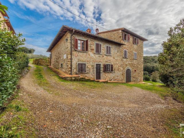 Rustico in vendita a Palazzo Del Pero, Toscana