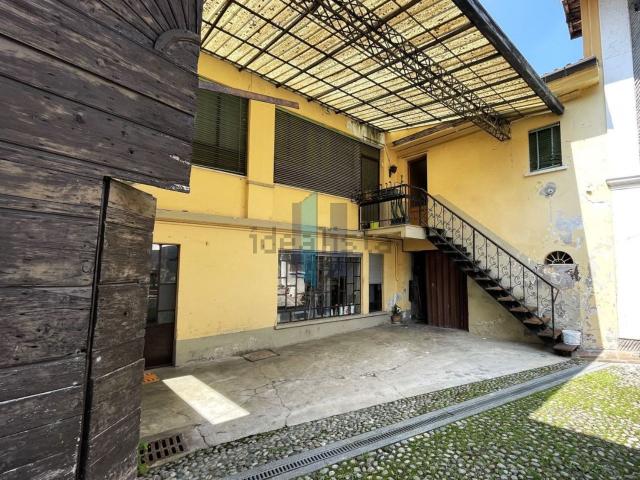Rustico in vendita a Cellatica, Lombardia