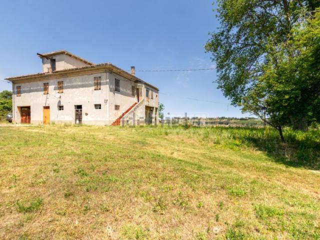 Rustico in vendita a Uccelliera, Marche