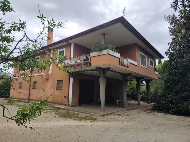 Rustico in vendita a Cisterna Di Latina, Lazio