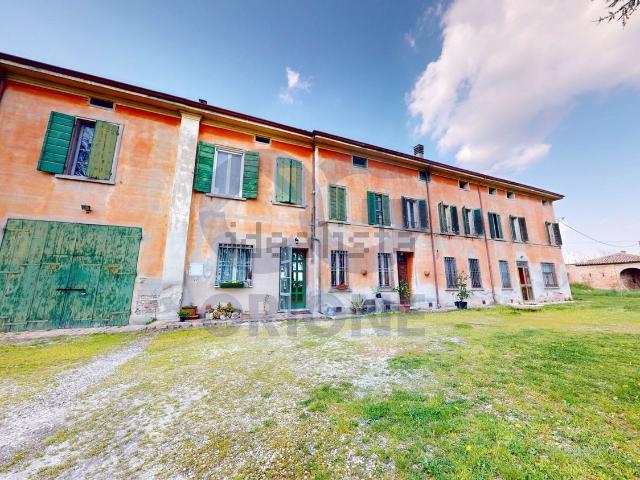 Rustico in vendita a Ferrara, Reggio Emilia