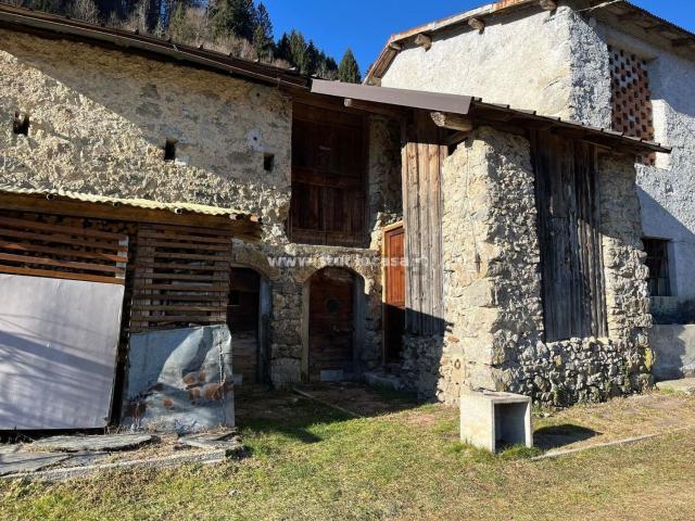 Rustico in vendita a Sparavera, Mezzoldo