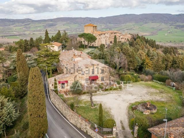 Rustico in vendita a Radicofani, Toscana