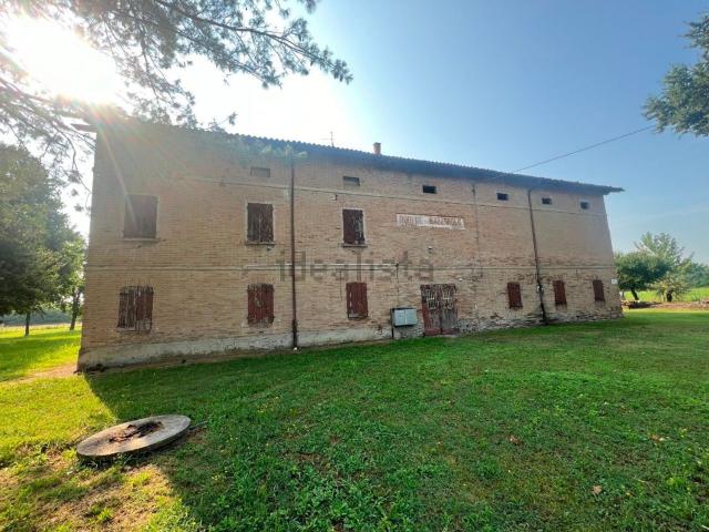 Rustico in vendita a Villaggio Stranieri-Bazzarola, Re