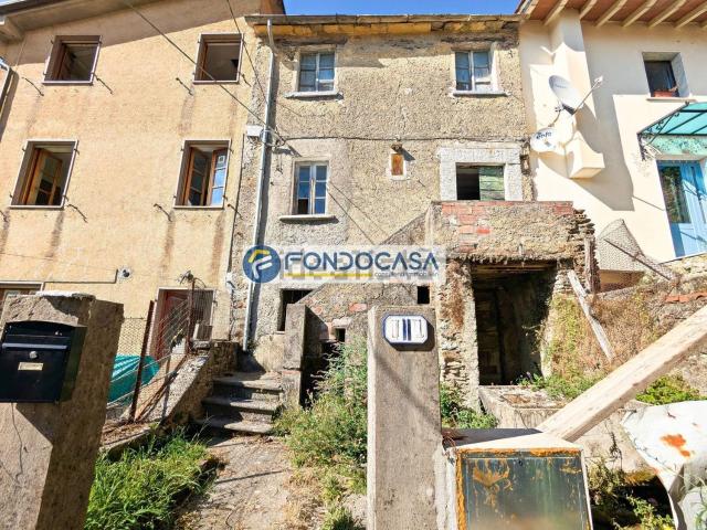 Rustico in vendita a Azzano, Seravezza