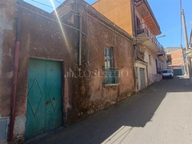 Rustico in vendita a San Giovanni la Punta, Catania