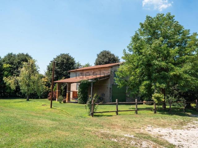 Rustico in vendita a Castellaro Lagusello, Monzambano