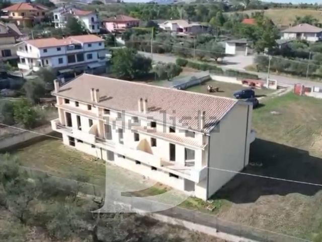 Rustico in vendita a Collecorvino, Abruzzo