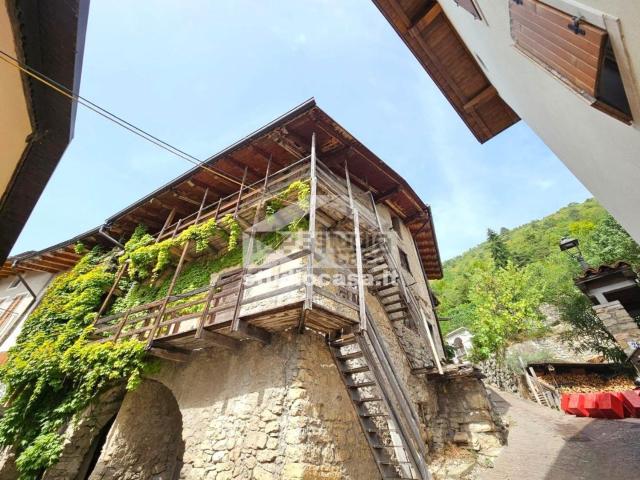 Rustico in vendita a Comunità della Vallagarina, Borgo Sacco